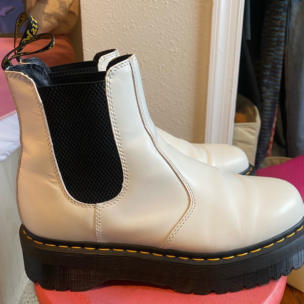 2976 Smooth Leather Platform Chelsea Boots